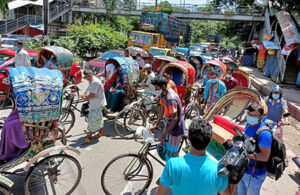 লকডাউনে সড়কে রিকশার দাপট