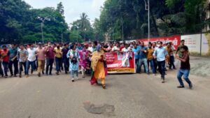 ঢাবিতে ছাত্রদলের মিছিলে ছাত্রলীগের হামলা, আহত ১০