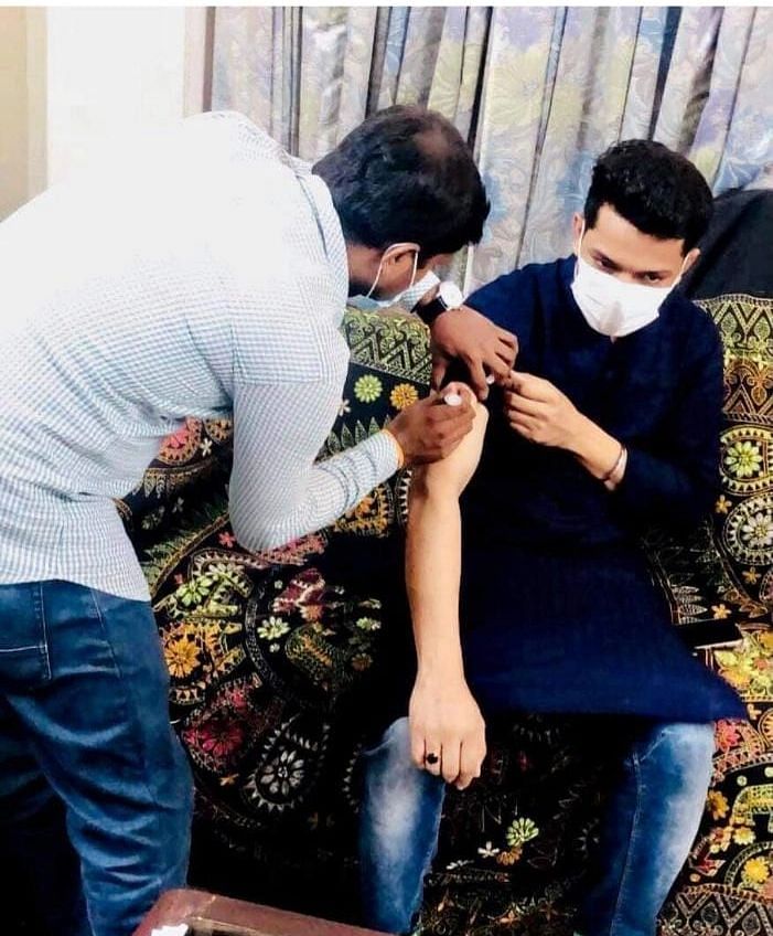 চট্টগ্রামে করোনার টিকা বিক্রি করছেন সিটি করপোরেশনের স্বাস্থ্যকর্মী
