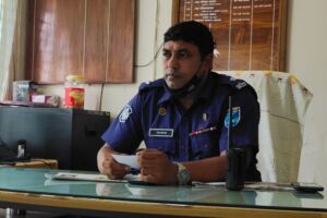আ.লীগের কর্মসূচিতে স্লোগান দিয়ে আলোচনায় ওসি