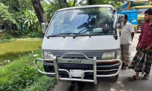 নোয়াখালীতে আসামি বহনকারী গাড়িতে বিস্ফোরণ, দগ্ধ ২ পুলিশ 