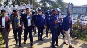 সাতকানিয়ায় কেন্দ্রে দুপক্ষের সংঘর্ষ-গোলাগুলি, ভোটগ্রহণ বন্ধ