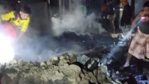 বাঁশখালীতে বসতঘরে আগুন