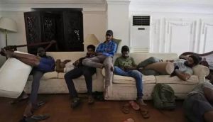 শ্রীলঙ্কার প্রেসিডেন্টের বেডরুমে ঘুমাচ্ছেন বিক্ষোভকারীরা