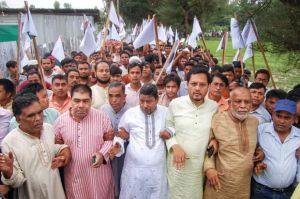 বাঁশখালীতে বিএনপির মিছিলে পুলিশের বাধা, সংঘর্ষ, আহত ৪০