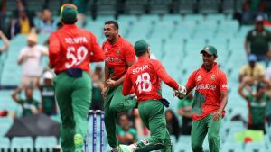 ব্যাটে-বলে অসহায় আত্মসমর্পণ, ১০৪ রানের লজ্জার হার সাকিবদের