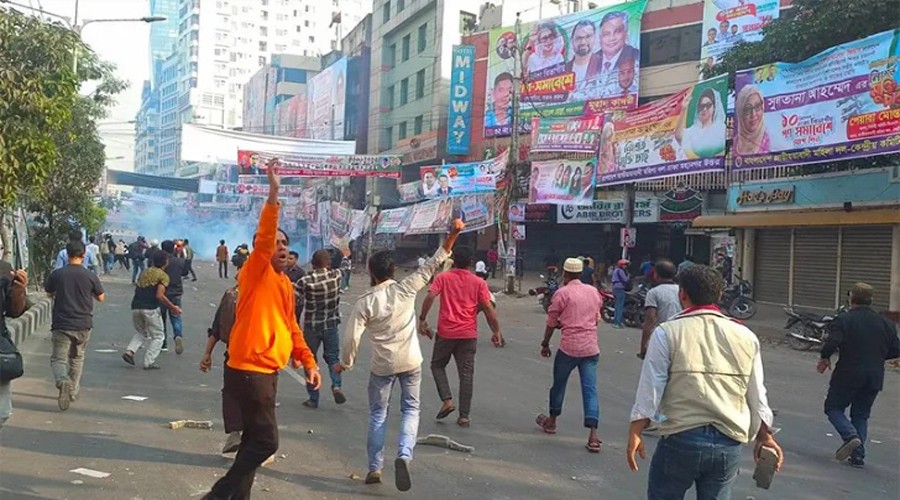 উত্তপ্ত নয়াপল্টন, পুলিশ-বিএনপি সংঘর্ষ, টিয়ারশেল নিক্ষেপ