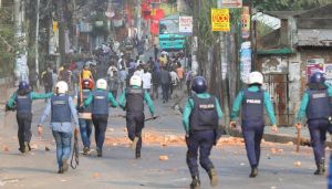 চট্টগ্রামে বিএনপির মিছিলে পুলিশের বাধা,সংঘর্ষ, গুলি