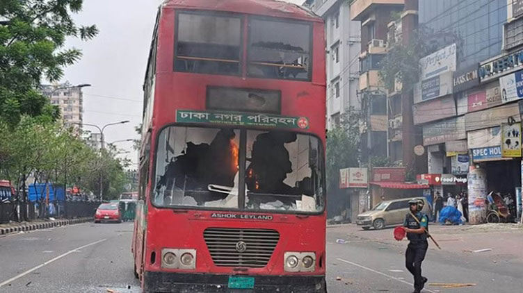 ঢাকায় বিএনপির পদযাত্রায় পুলিশের বাধা, সংঘর্ষ, বিআরটিসির বাসে আগুন