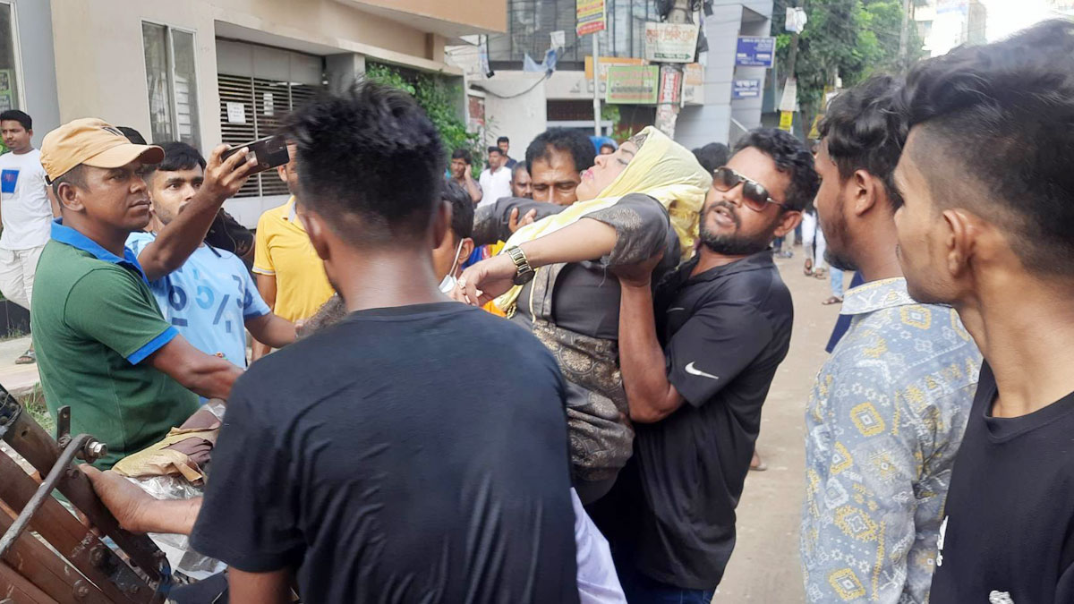 খুলনায় বিএনপি নেতা-কর্মীদের সঙ্গে পুলিশের ব্যাপক সংঘর্ষ, আহত ২০