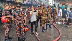 রাজধানীর কৃষি মার্কেটে ভয়াবহ আগুন, ৬ ঘণ্টা পর নিয়ন্ত্রণে