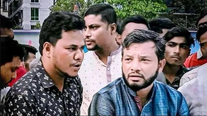 চট্টগ্রামে ভোটকেন্দ্রের বাইরে গোলাগুলি, পিস্তল হাতে কে এই যুবক