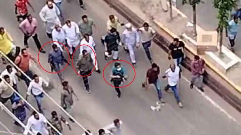 পালিয়ে দিল্লি গেলেন শামীম ওসমান, দেখা মিললো নিজাম উদ্দিন আউলিয়ার মাজারে