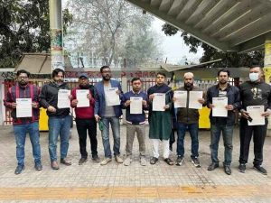 রাজধানীর প্রেসক্লাব এলাকায় লিফলেট বিতরণ করলো নিষিদ্ধ ছাত্রলীগ