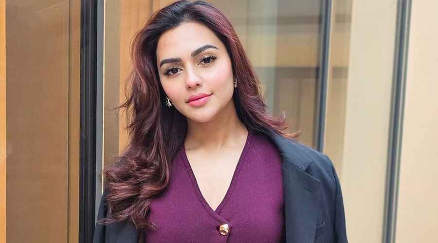 বিমানবন্দর থেকে নুসরাত ফারিয়া আটক