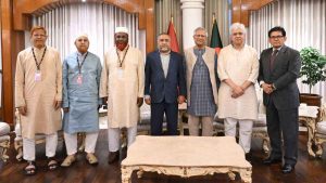 নির্বাচনের বিকল্প কিছু ভাবলে সেটা হবে বিপজ্জনক, প্রধান উপদেষ্টার বার্তা