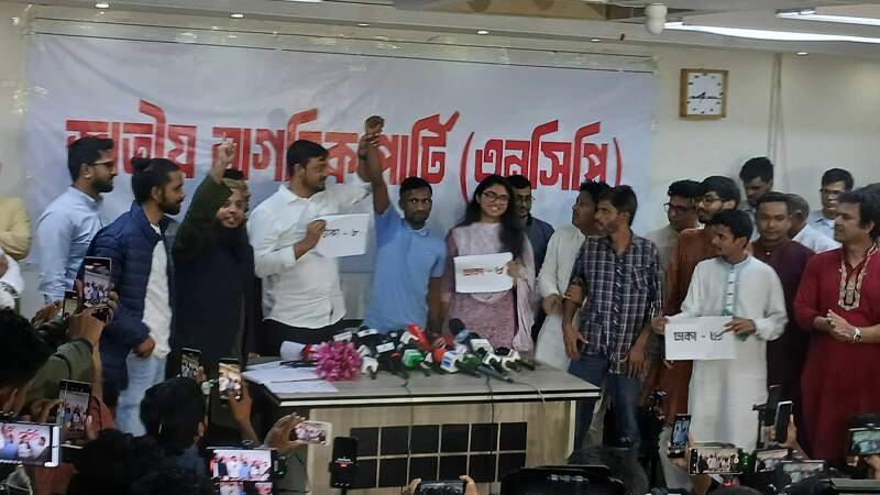 এনসিপির মনোনয়নপত্র নিলেন স্যালুট দিয়ে ভাইরাল সেই রিকশাচালক