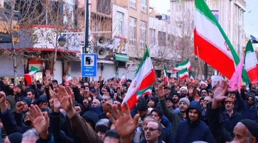 ইরানে নিস্তেজ হয়ে পড়েছে বিক্ষোভ, সরকারের পক্ষে বিশাল সমাবেশ