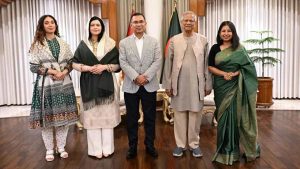 প্রধান উপদেষ্টার সঙ্গে সপরিবারে তারেক রহমানের সাক্ষাৎ