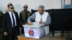 ভোট দিয়ে সবাইকে ‘ঈদ মোবারক’ জানালেন প্রধান উপদেষ্টা