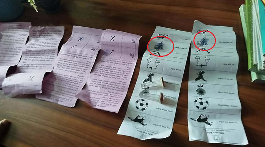 ভোটকেন্দ্র থেকে ধানের শীষে সিলমারা ব্যালট উদ্ধার, ইউএনও অবরুদ্ধ