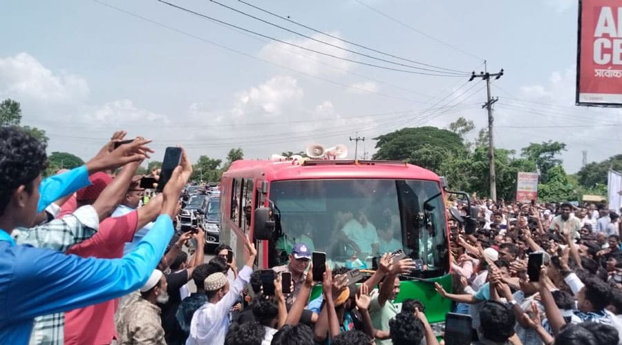 কুমিল্লায় পথে পথে নেতাকর্মীদের ভালোবাসায় সিক্ত তারেক রহমান